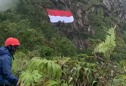 Tiga Hari di Tebing Terjal: Kisah Para Pemanjat yang Membawa Merah Putih ke Langit Way Kanan