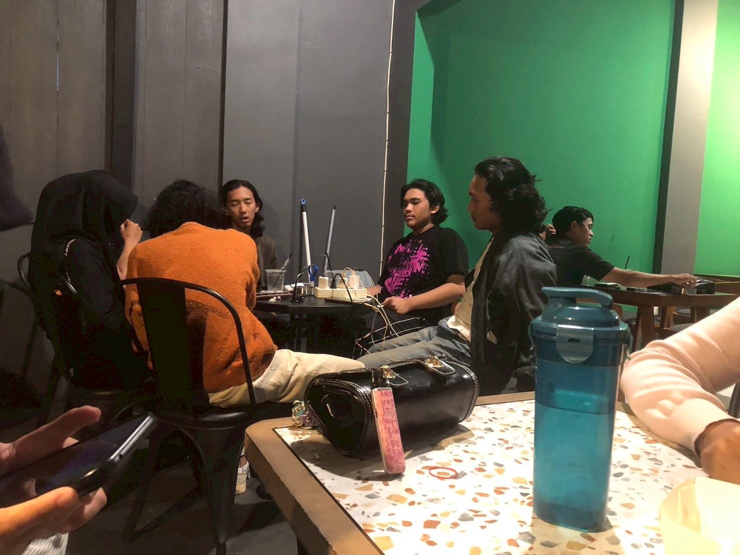 Cara Hilangkan Stress ala Gen Z, Benarkah Nongkrong Jadi Pilihan?