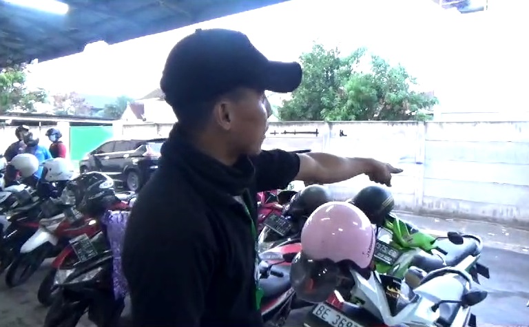 Heroik, Satpam Minimarket Tangkap Pelaku Curanmor Pakai Seragam Ojol