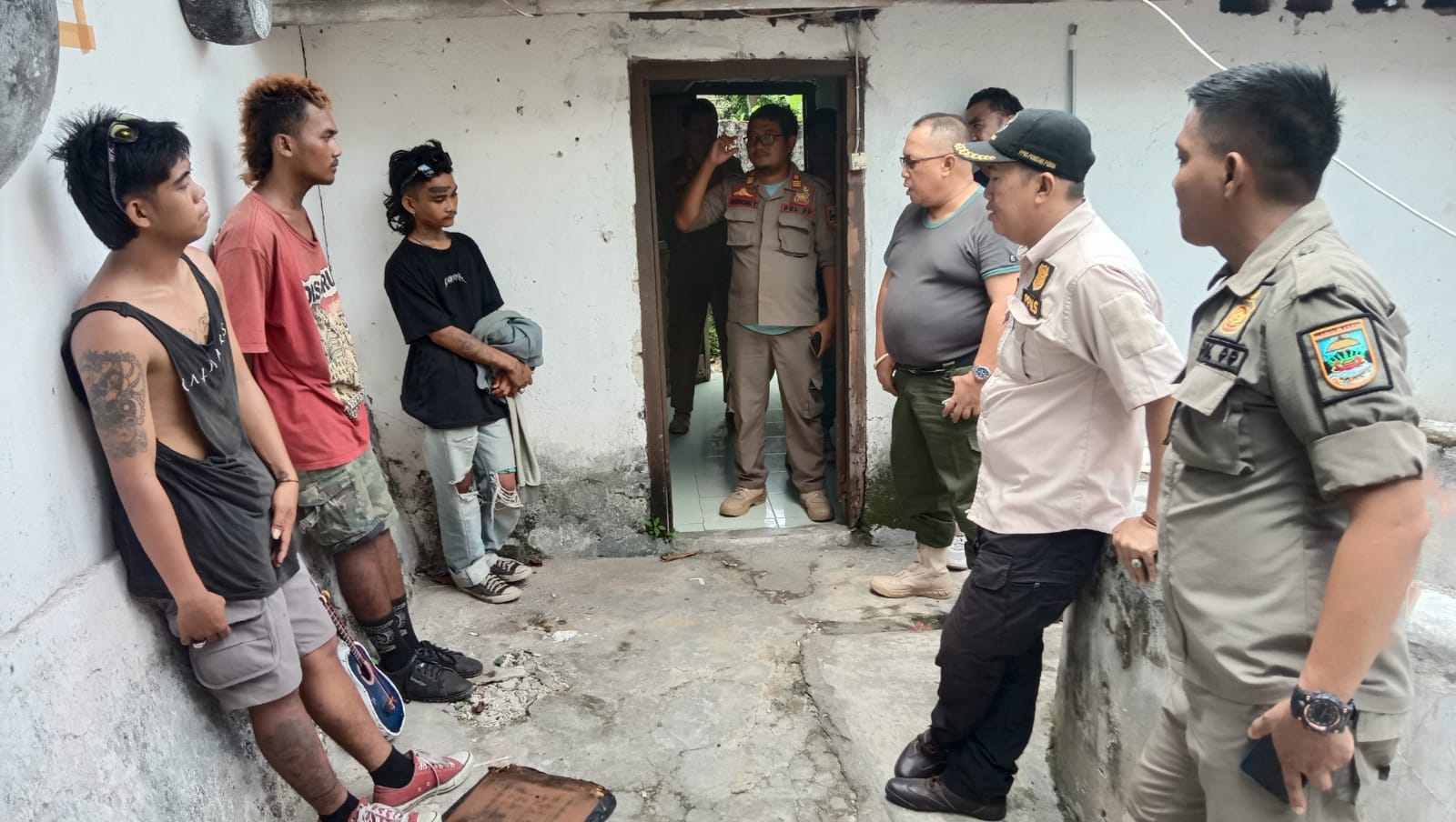 Tiga Orang Anak Punk Diangkut Satpol PP Pesisir Barat