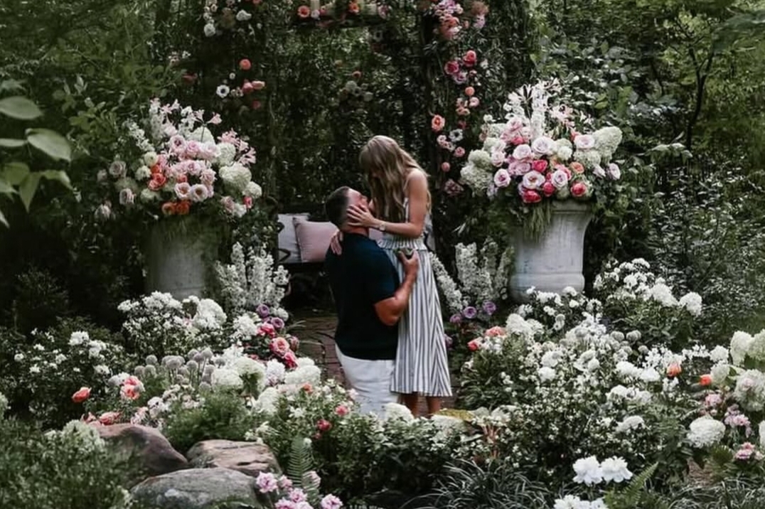 Kabar Gembira! Taylor Swift Resmi Dilamar Travis Kelce 