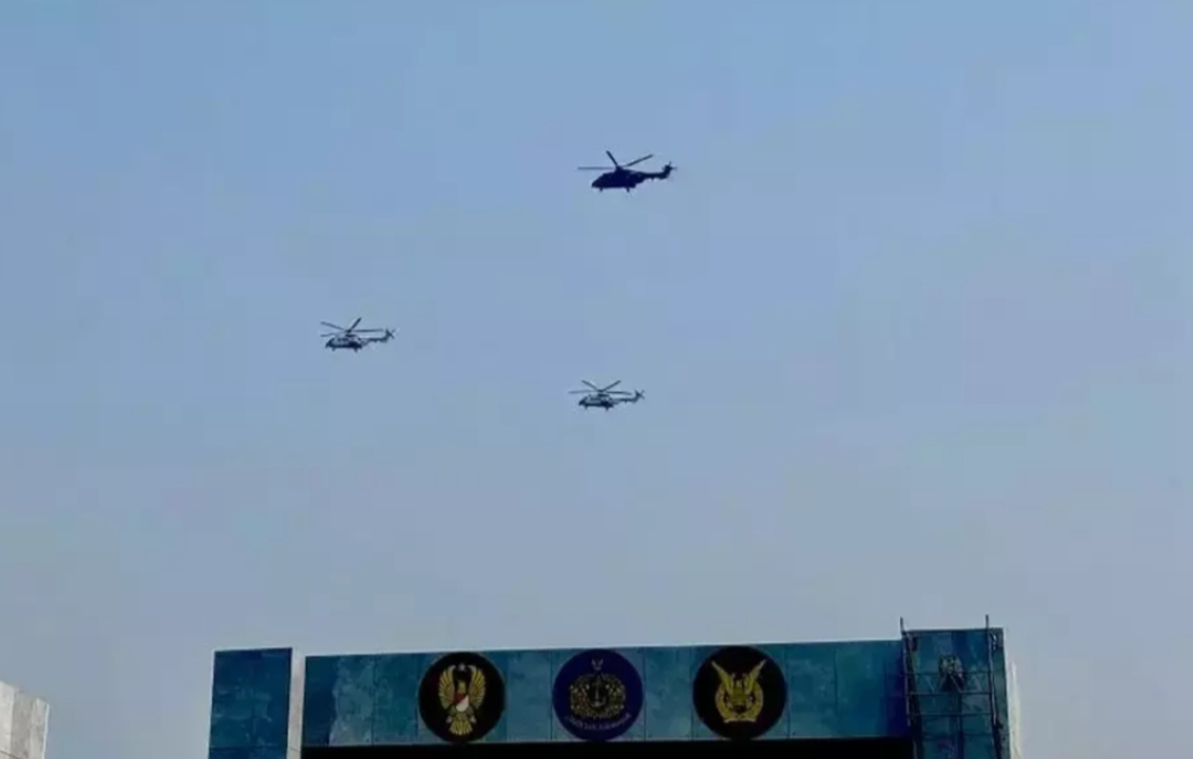 Helikopter Prabowo Dikawal Dua Heli TNI, Terbang di Langit Cilangkap