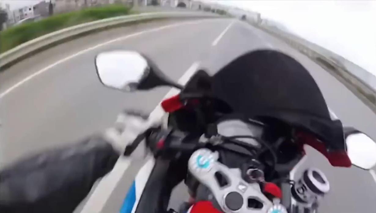 Tank Slapper: Kemudi Ganas yang Wajib Diketahui Pengendara Motor