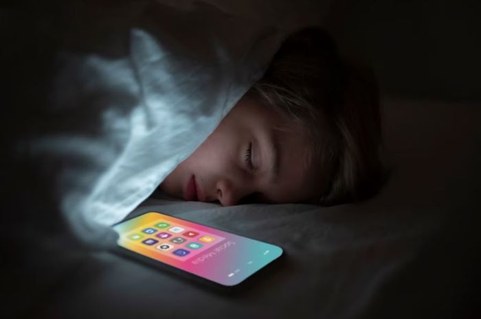 Waspada, Tidur dengan HP di Samping Bantal Bisa Bahayakan Kesehatan