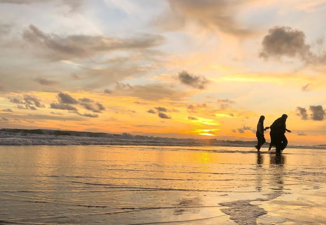 Mau Menikmati Sunset dan Sunrise di Ujung Barat Lampung, Pantai Mandiri Pilihannya