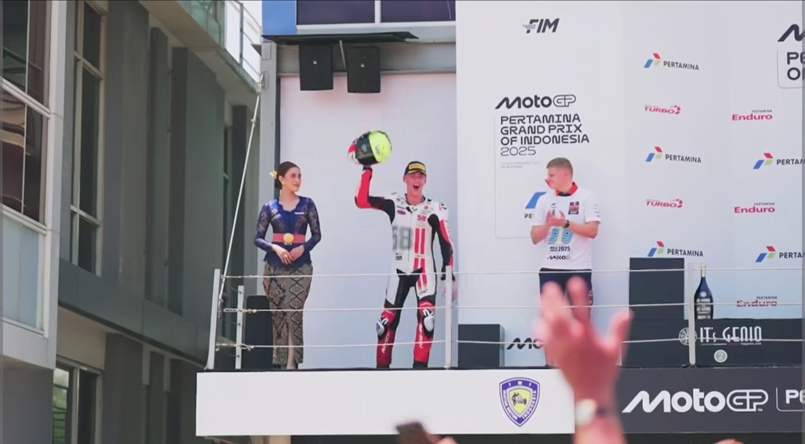 Sentuhan Budaya di MotoGP Mandalika, Kebaya Jadi Sorotan Dunia