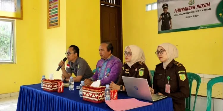 Guru Bahasa Lampung Kenalkan Pisa’an kepada Generasi Muda