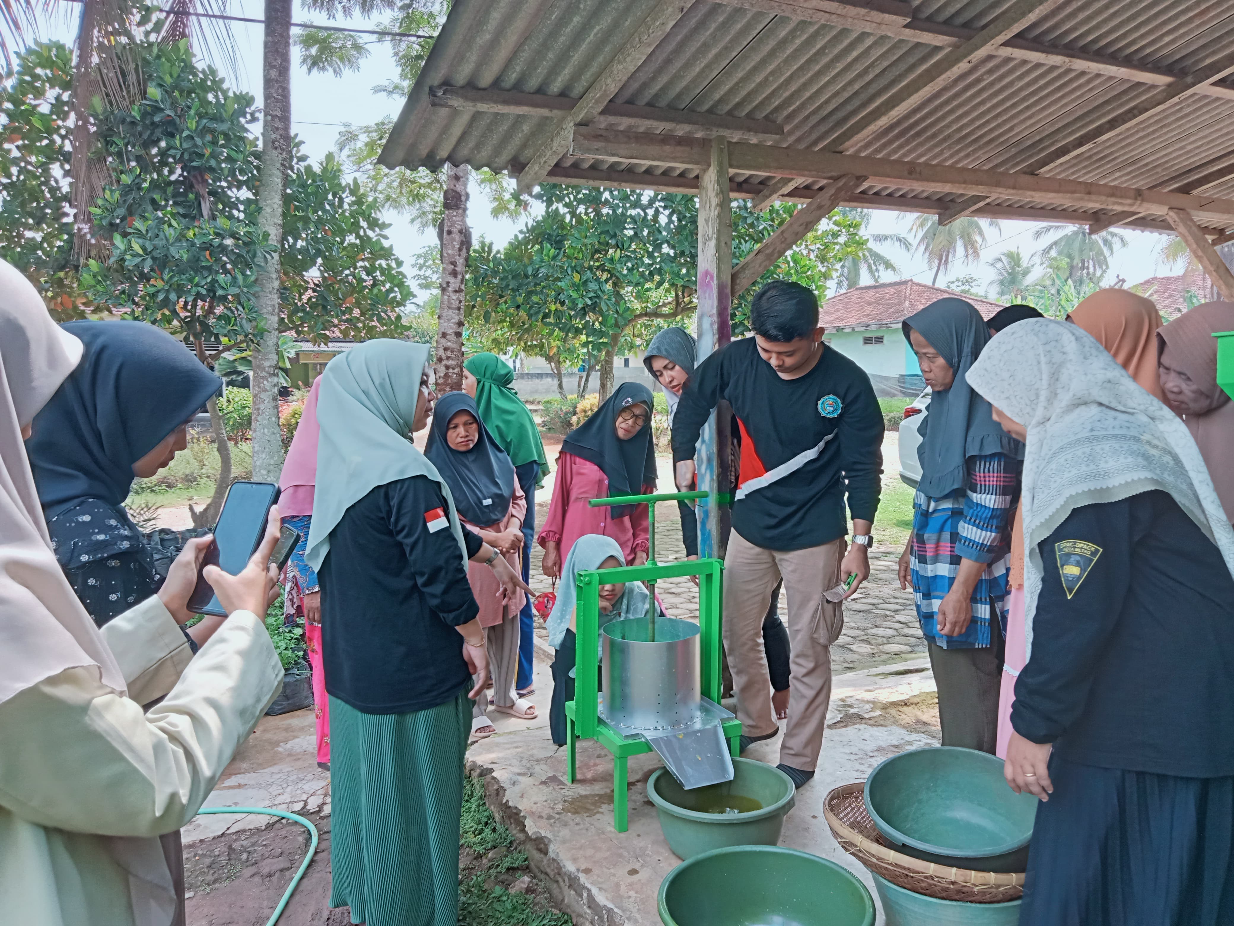 Penggunaan Teknologi Tepat Guna dalam Produksi “Jhamoe” di Lampung Tengah oleh Dosen STIPER Dharma Wacana