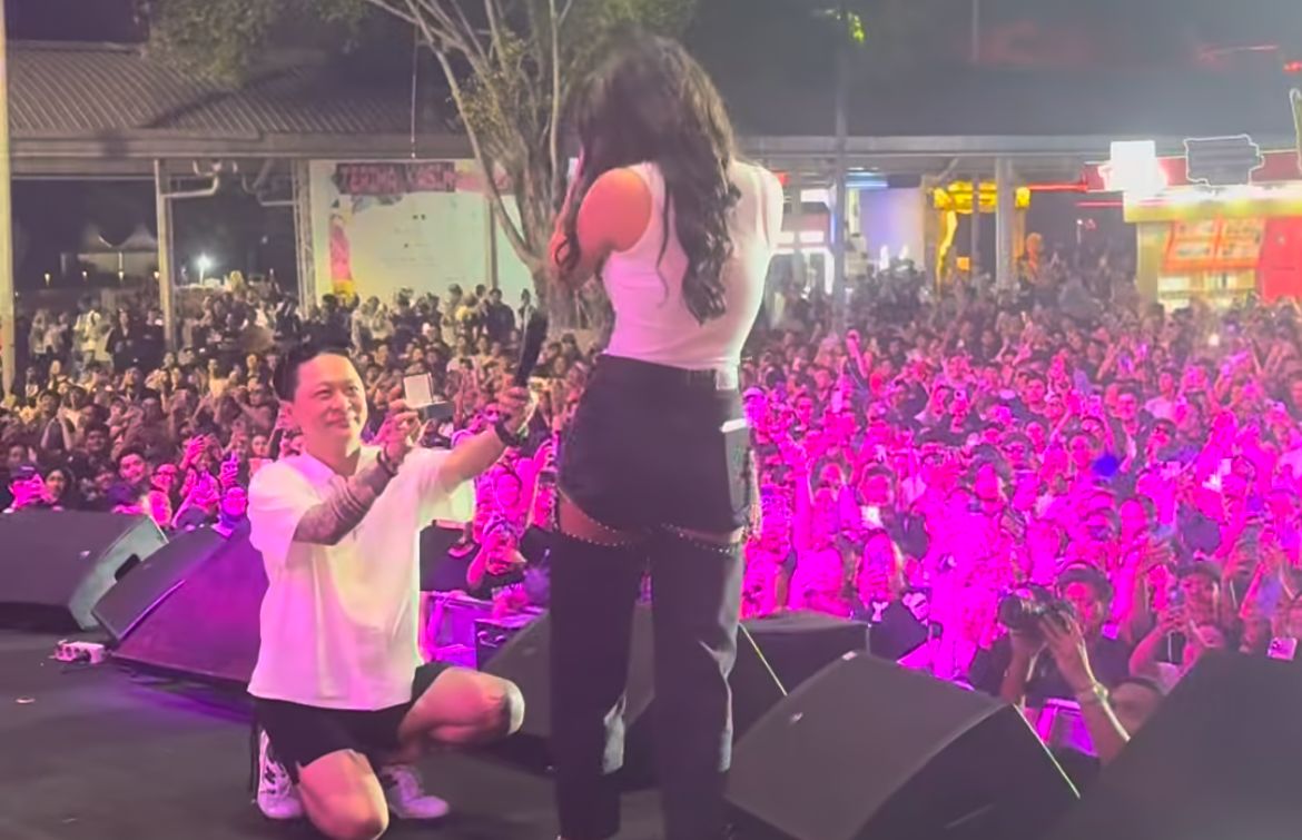 Erika Carlina Dilamar DJ Bravy di Panggung Synchronize Festival 2025, Momen Romantis yang Menyentuh Hati