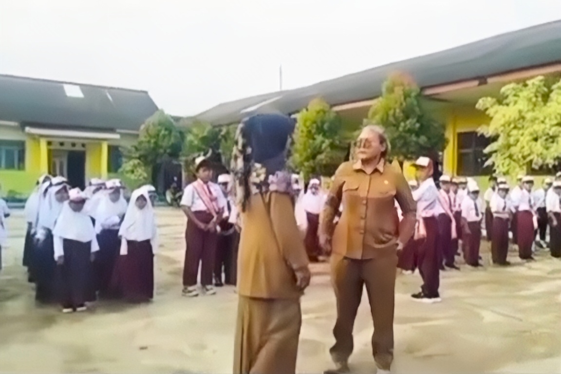 Harmini, Guru SDN 5 Kedondong Viral, Ternyata Pernah Merokok Saat Mengajar