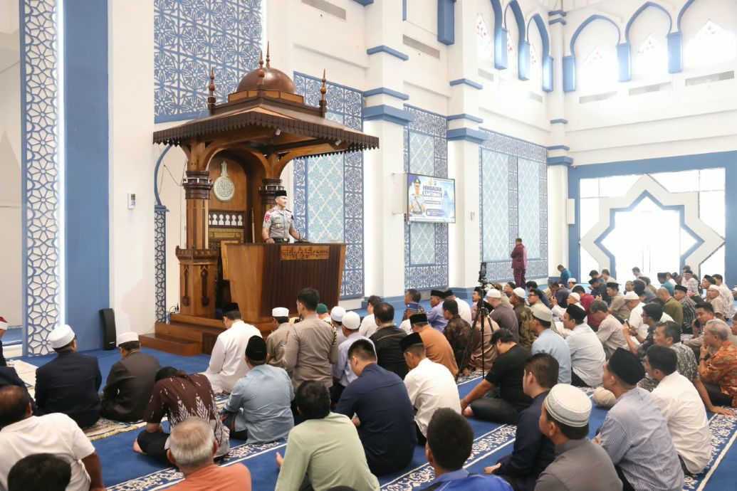 Dari Masjid ke Lingkungan Warga di Jum'at Keliling, Kapolda Kepri Ajak Masyarakat Jaga Kamtibmas 