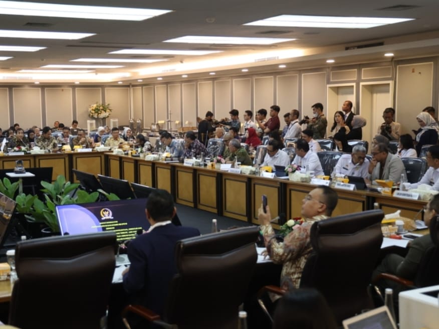 DPR Pastikan Publik Bisa Memutar Lagu Lagi, Polemik Royalti Berakhir