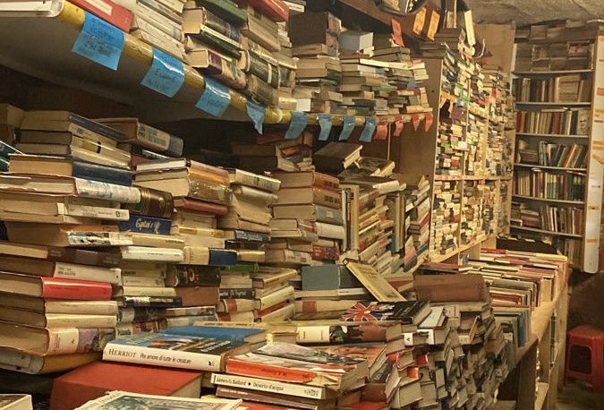 Alasan Buku Lama Punya Aroma yang Khas