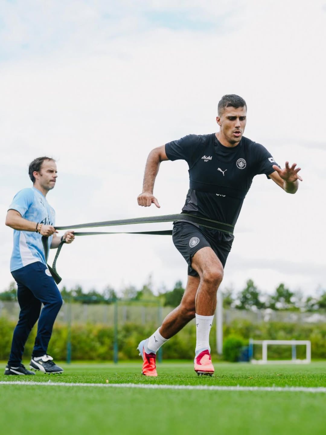 Rodri Tenangkan Fans: Absen dari Timnas Spanyol, Fokus Pulihkan Cedera Demi Manchester City