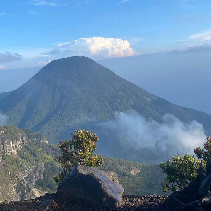 Rekomendasi Merek Perlengkapan Naik Gunung Lokal: Kualitas Lokal, Rasa Internasional  