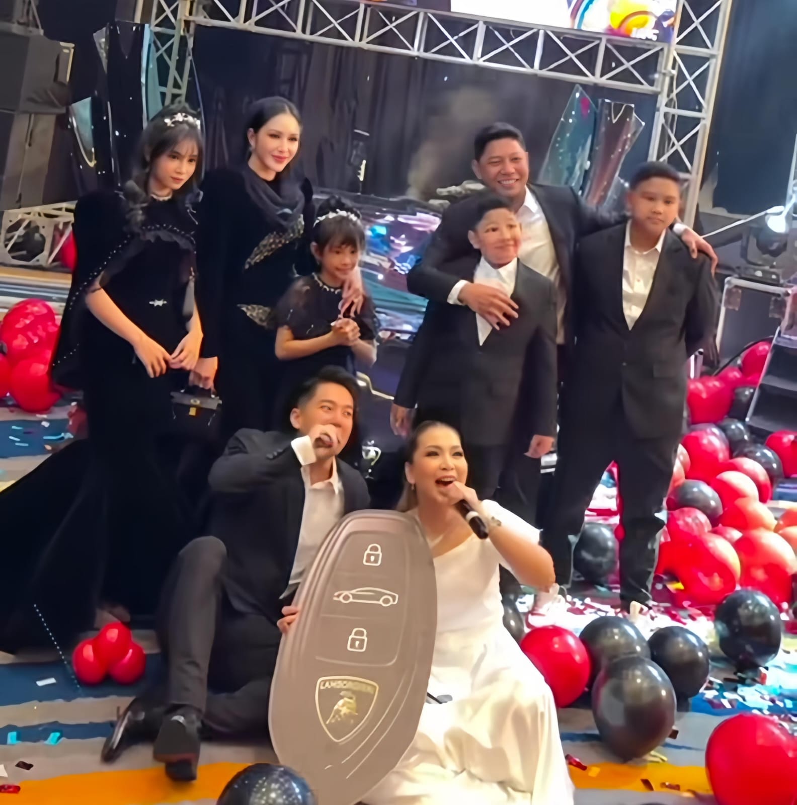 Viral Anak Usia 9 Tahun di Makassar Dapat Hadiah Lamborghini Rp23 Miliar