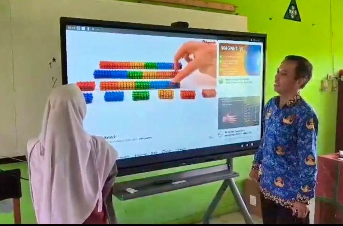 531 Sekolah di Bandar Lampung Telah Terima Smartboard untuk Pembelajaran Digital