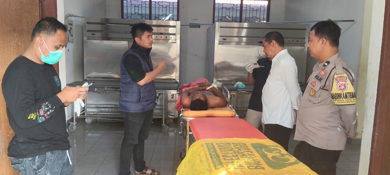 Pria Paruh Baya Ditemukan MD Mengenaskan, Ada Luka Sayat Di Leher