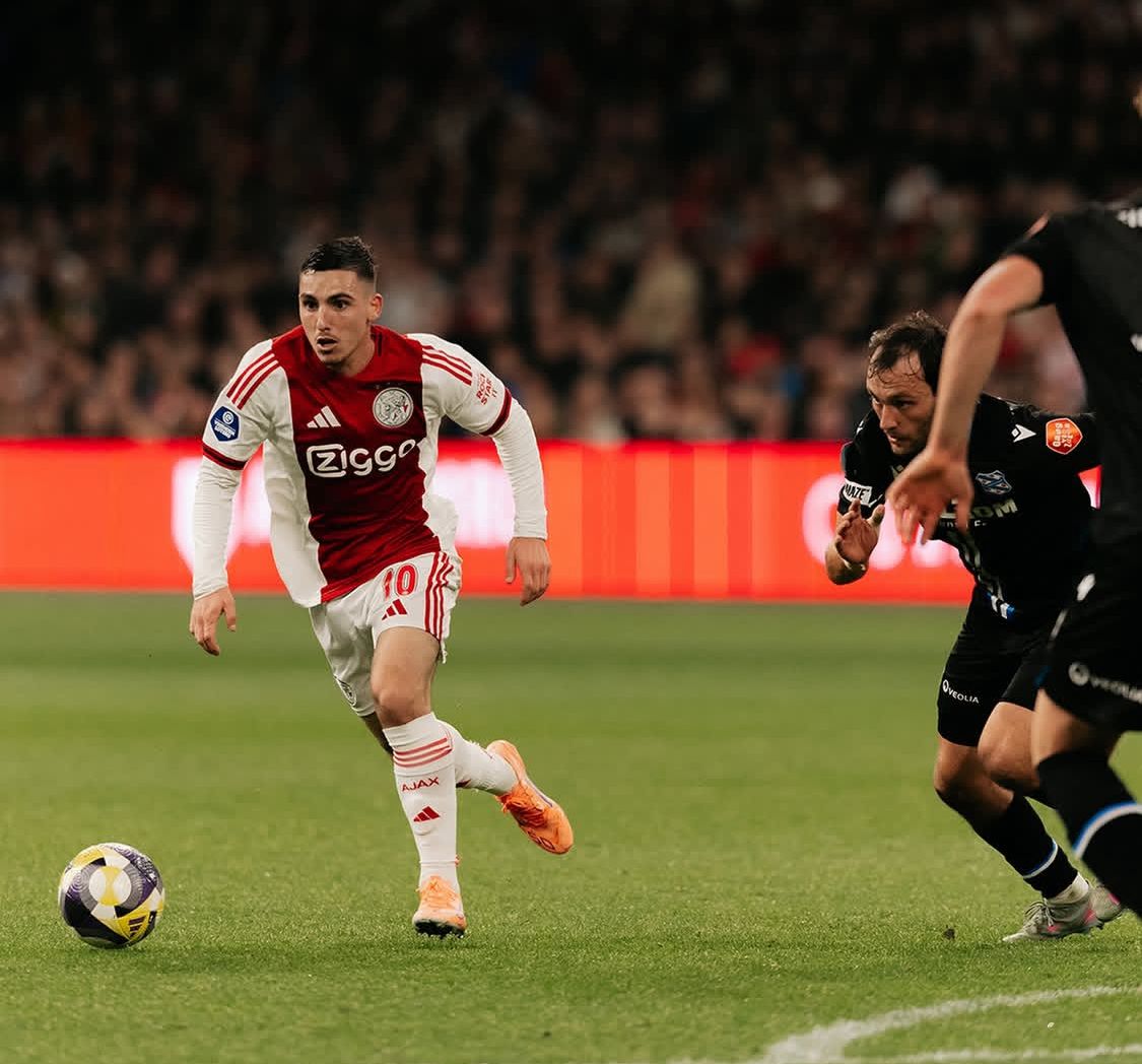 Ajax Tertahan di Amsterdam! Heerenveen Curi Poin Lewat Gol Václav Sejk