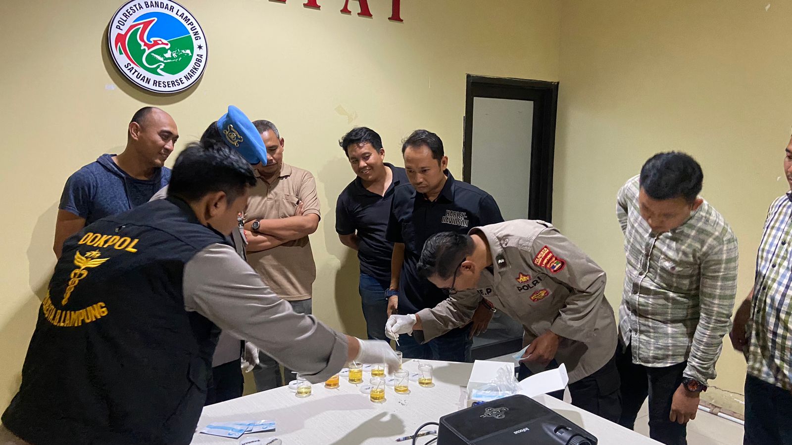 Puluhan Personel Sat Narkoba Polresta Bandar Lampung Dilakukan Tes Urine