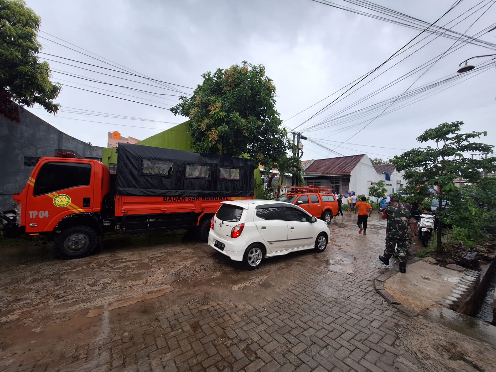 Mandi Hujan, Balita Hanyut Terbawa Arus Drainase di Rajabasa