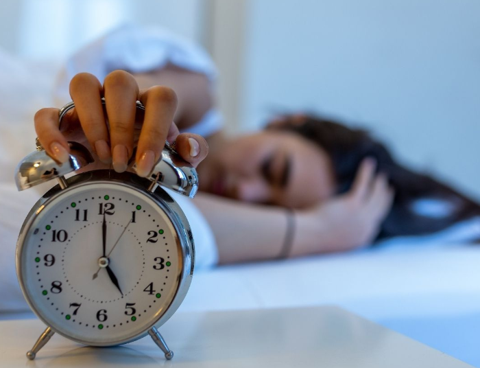 Sering Begadang dan Kurang Tidur? Kebiasaan Ini Berkaitan dengan Risiko Sleep Paralysis