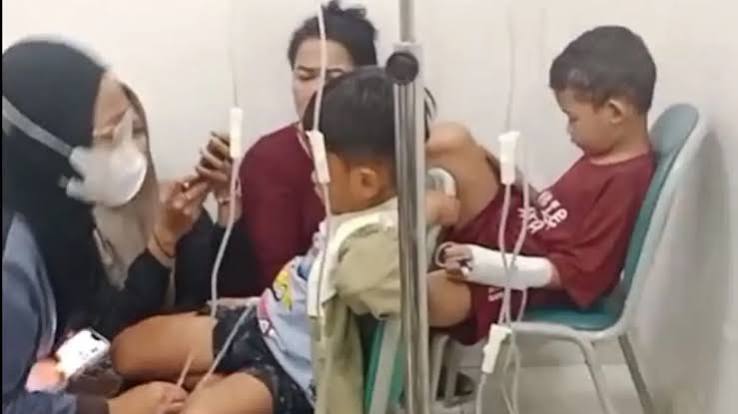 Ratusan Siswa di Cirebon Diduga Keracunan MBG, Operasi SPPG di Suspend