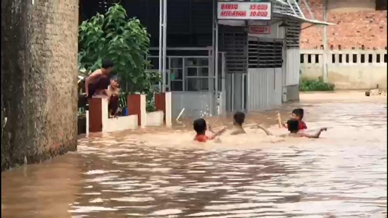 Puluhan Rumah Terendam, Warga Banyak Terjebak Banjir