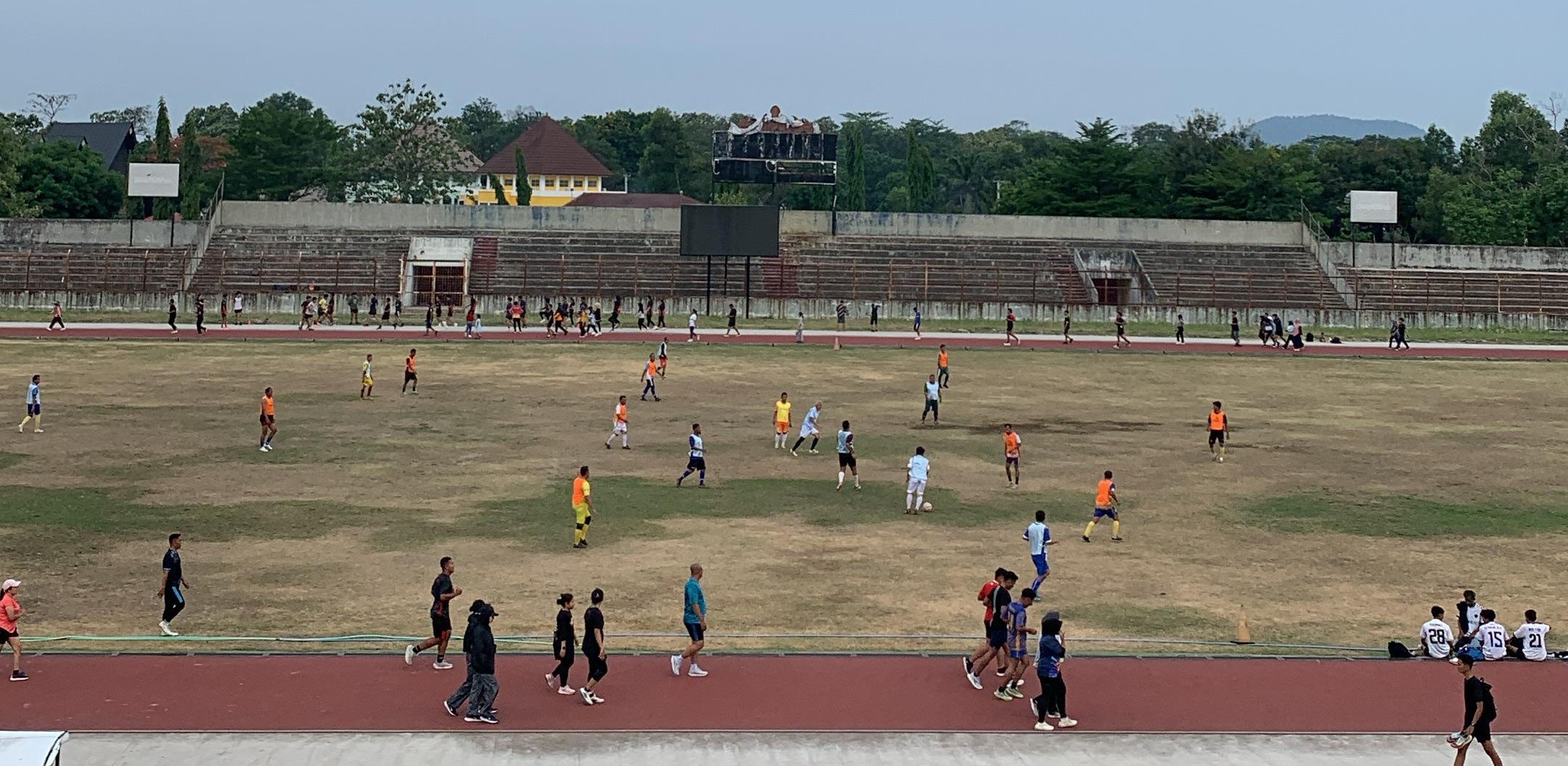 Manfaat Luar Biasa Bermain Bola di Pagi Hari Lebih dari Sekadar Olahraga 