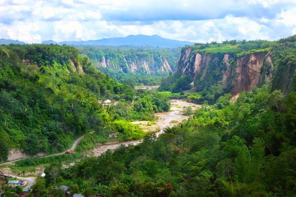 Keindahan Ngarai Sianok Sumbar, Surga Tersembunyi di Lembah Bukittinggi