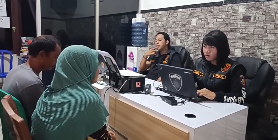 Suami Gerebek Istri, Sudah 1 Bulan Kumpul Kebo Dengan Mantan Pacar Sewaktu SMA di Lampung