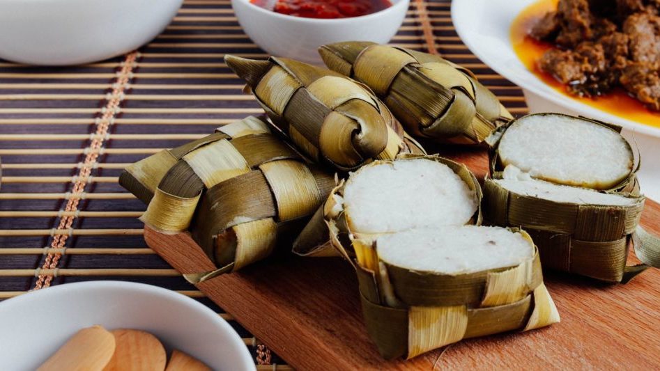 Ketupat Sebelum Lebaran, Tradisi Pertengahan Ramadhan di Lampung yang Hangat!