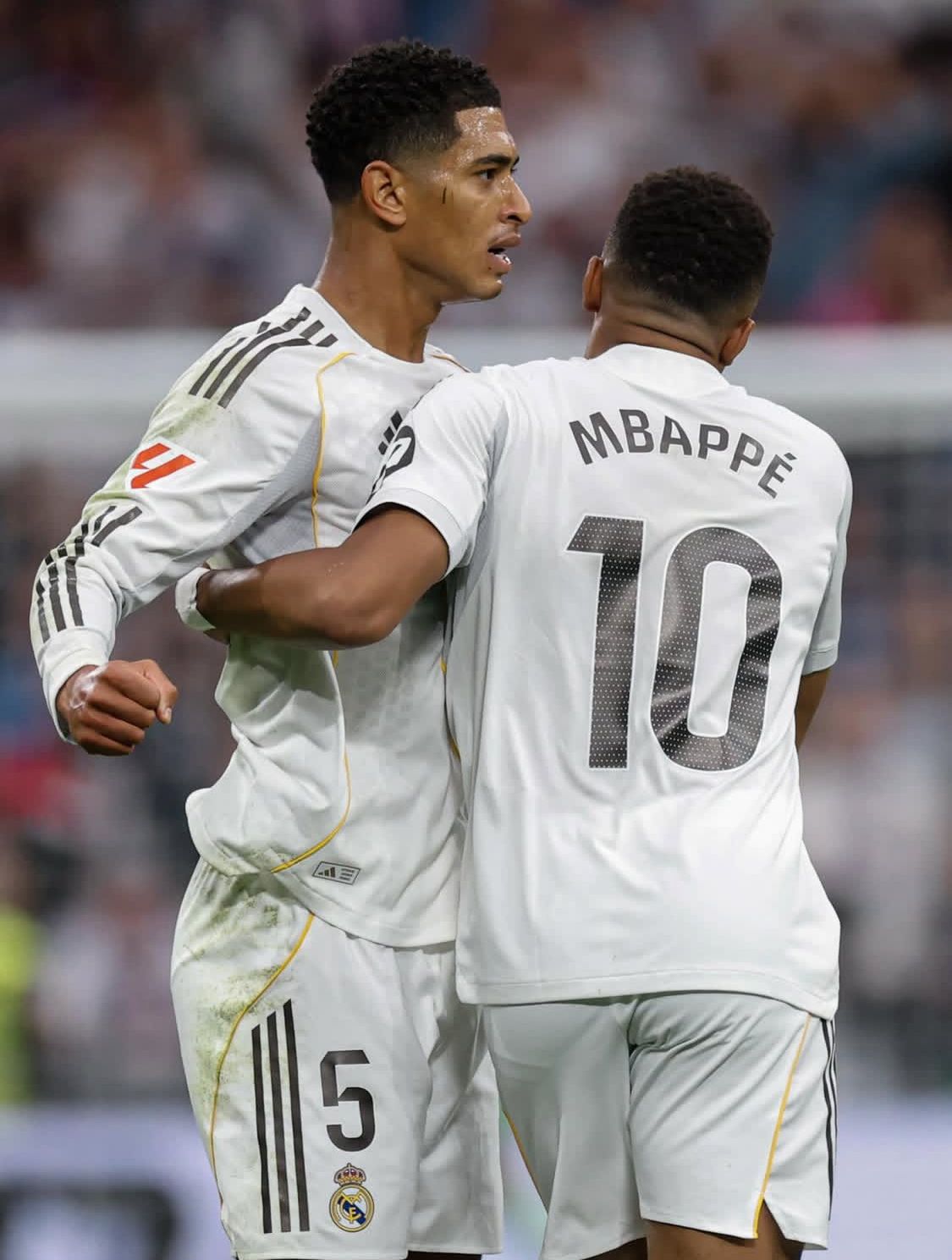 Real Madrid Puncaki Klasemen Usai Kalahkan Barcelona 2-1: Mbappé dan Bellingham Jadi Penentu,Pedri Kartu Merah