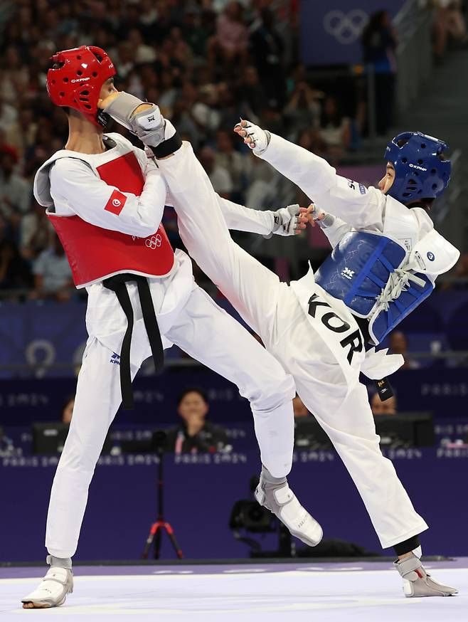 Taekwondo dan Kayak, Sumbang Dua Medali Emas untuk Indonesia di SEA Games 2025