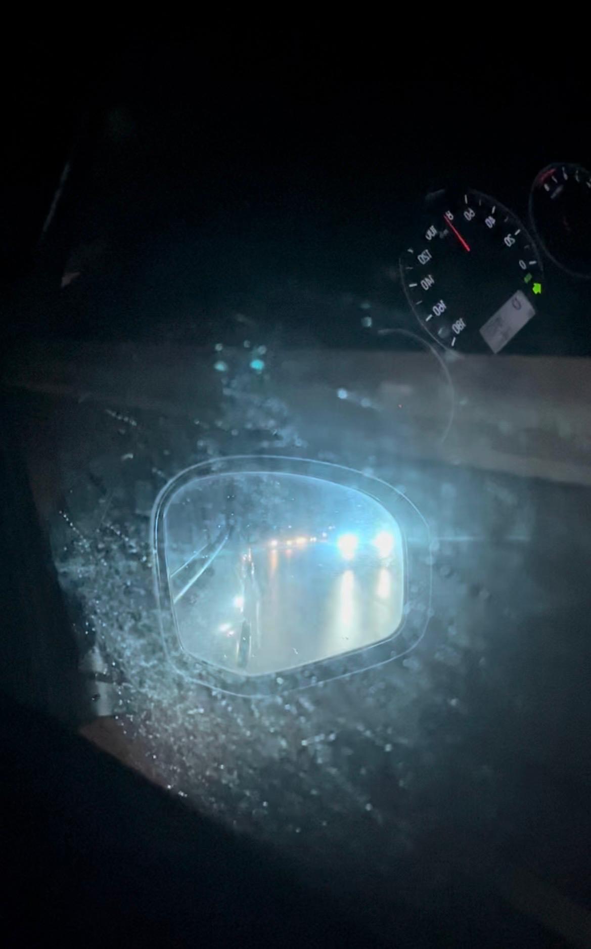 Kaca Mobil Berjamur? Ini Cara Merawatnya Agar Tetap Jernih dan Aman