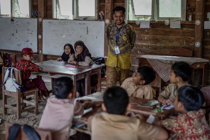 Indonesia Disebut Darurat Guru, DPR Usul Semua Guru Jadi PNS
