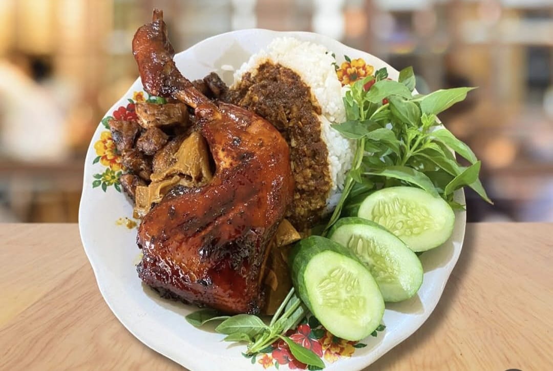 Hanya Ada di Lampung! Nasi Gambreng, Nasi Bungkus dengan Bumbu Medok yang Pedas