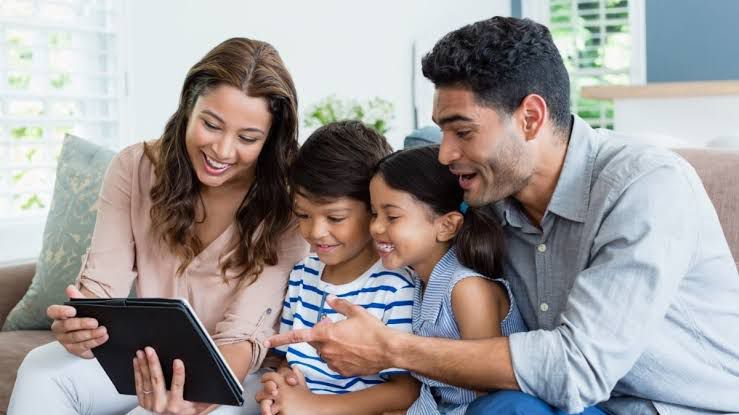 Orang Tua Harus Melek Digital, Tantangan Parenting Kian Beragam