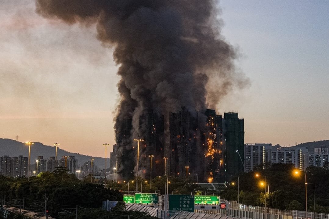 Dua WNI Meninggal dalam Kebakaran Dahsyat Kompleks Apartemen di Hong Kong