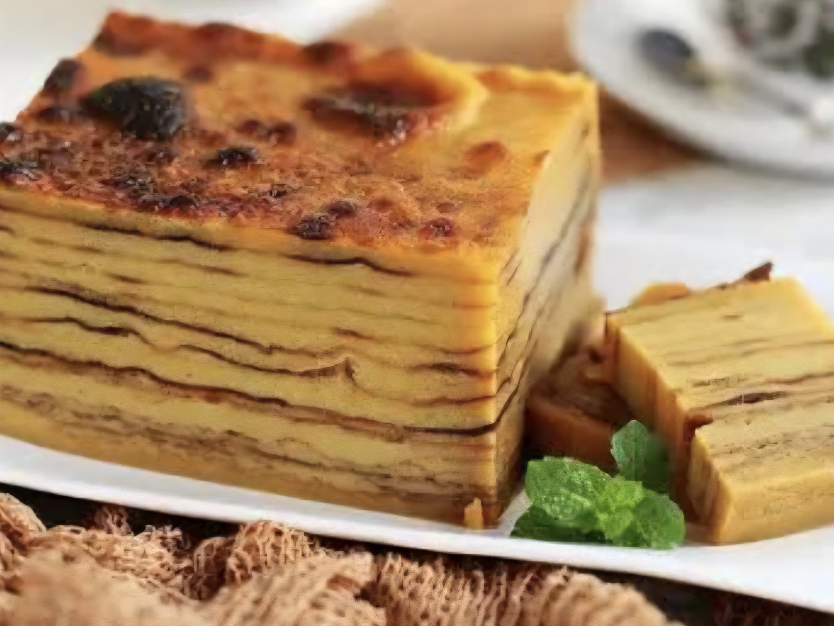 Serupa Tapi Tak Sama: Maksuba vs Lapis legit. Apa yang Menjadi Perbedaannya? Yuk Kita Bedah Disini