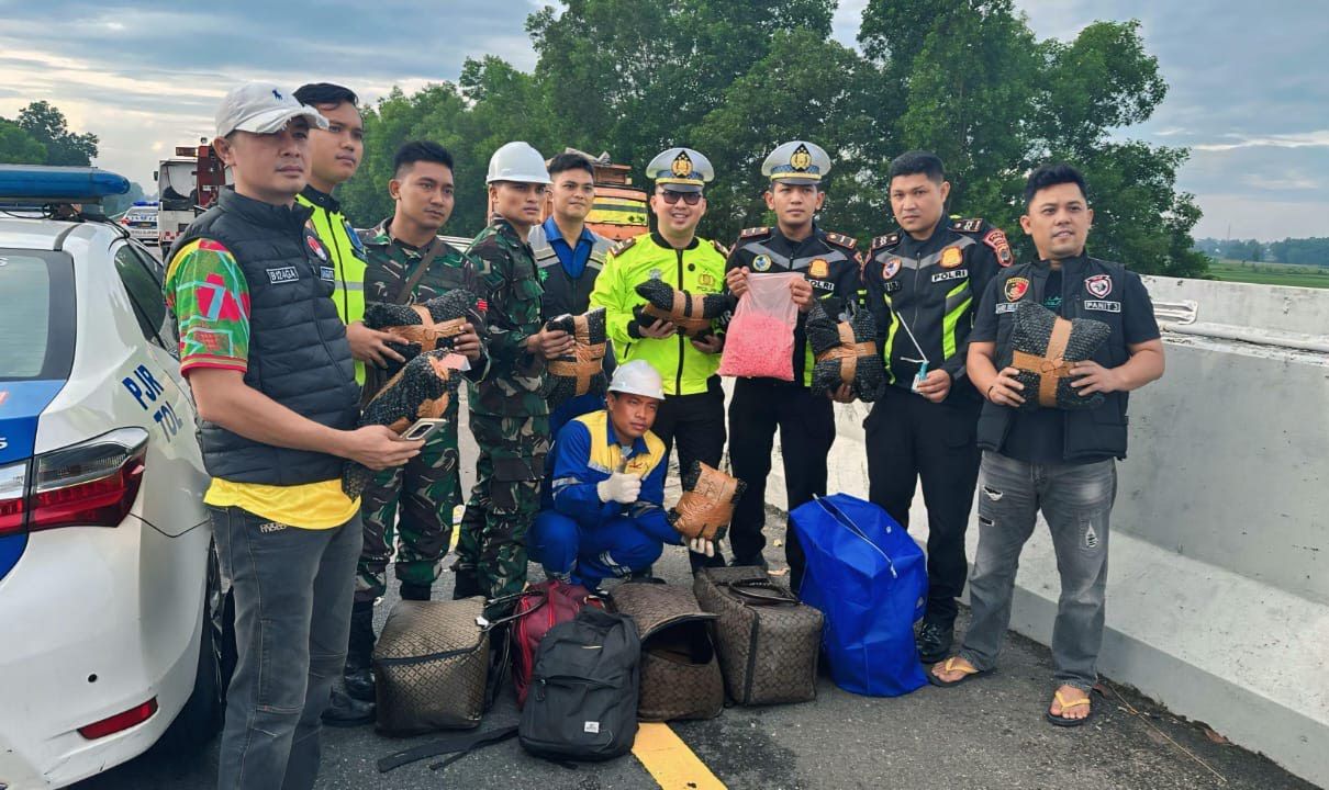 Kecelakaan di Tol Bakter Berujung Penemuan Puluhan Ribu Pil Ekstasi