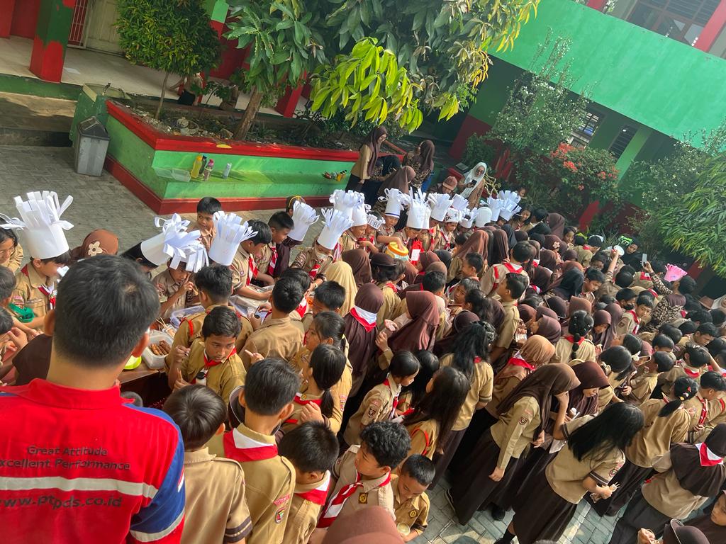 Keseruan Market Day SD Negeri Teladan Rawalaut, Belajar Dagang dan Mengelola Uang Ala Siswa  