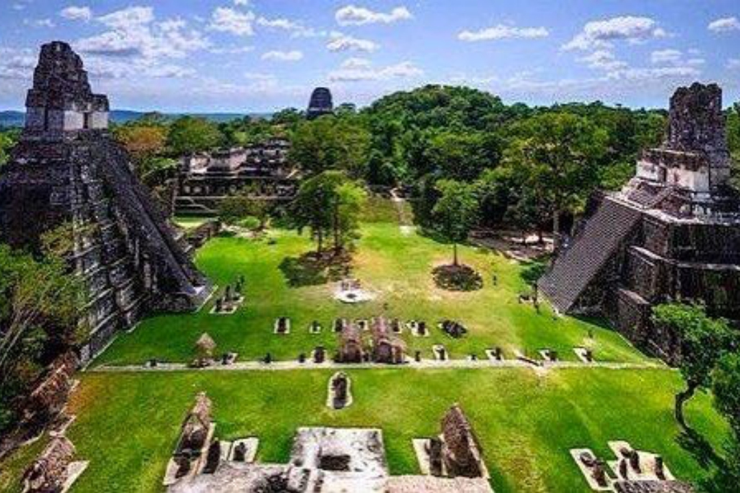 Tikal : Piramida Tersembunyi di Jantung Hutan Guatemala