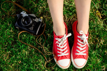 Lebih dari Simbol: Red Shoe Day dan Refleksi Penanganan Penyakit Langka di Indonesia