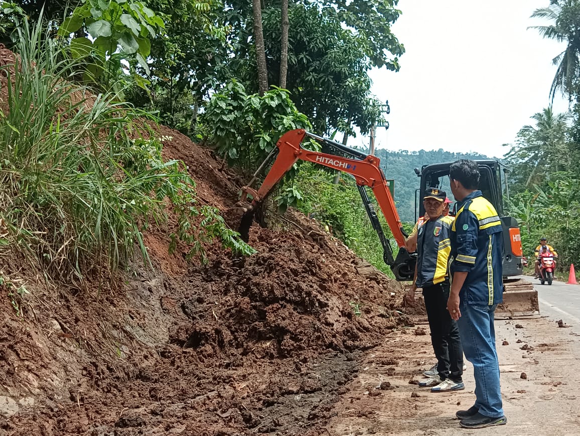 BMBK Lampung Benahi Drainase Jalan Lempasing-Padang Cermin, Target Bebas Lubang Jelang Lebaran