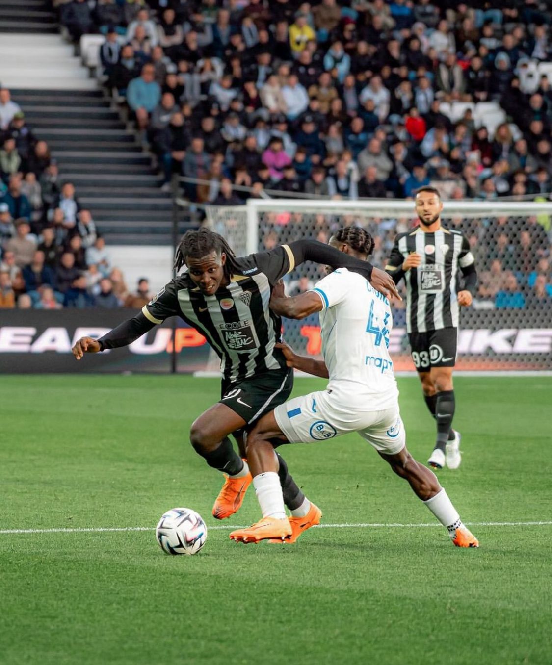 Angers Bungkam Lorient 2-0: Efisien di Depan Gawang, Solid di Belakang