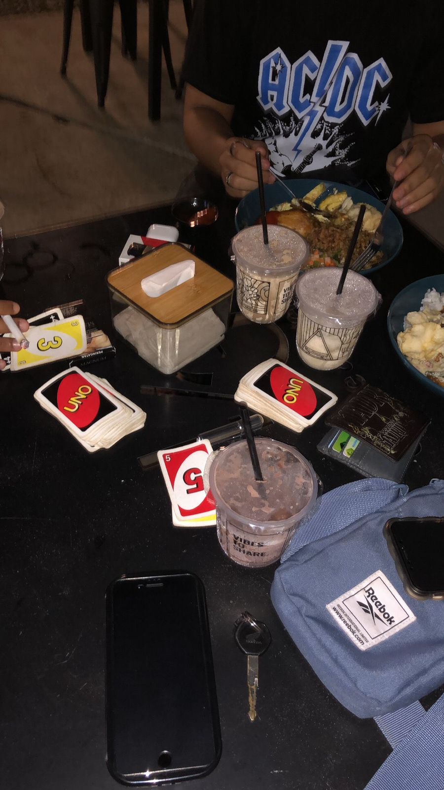 Nongkrong Sampai Tengah Malam!! Bikin Bahagia atau Diam-Diam Merusak?