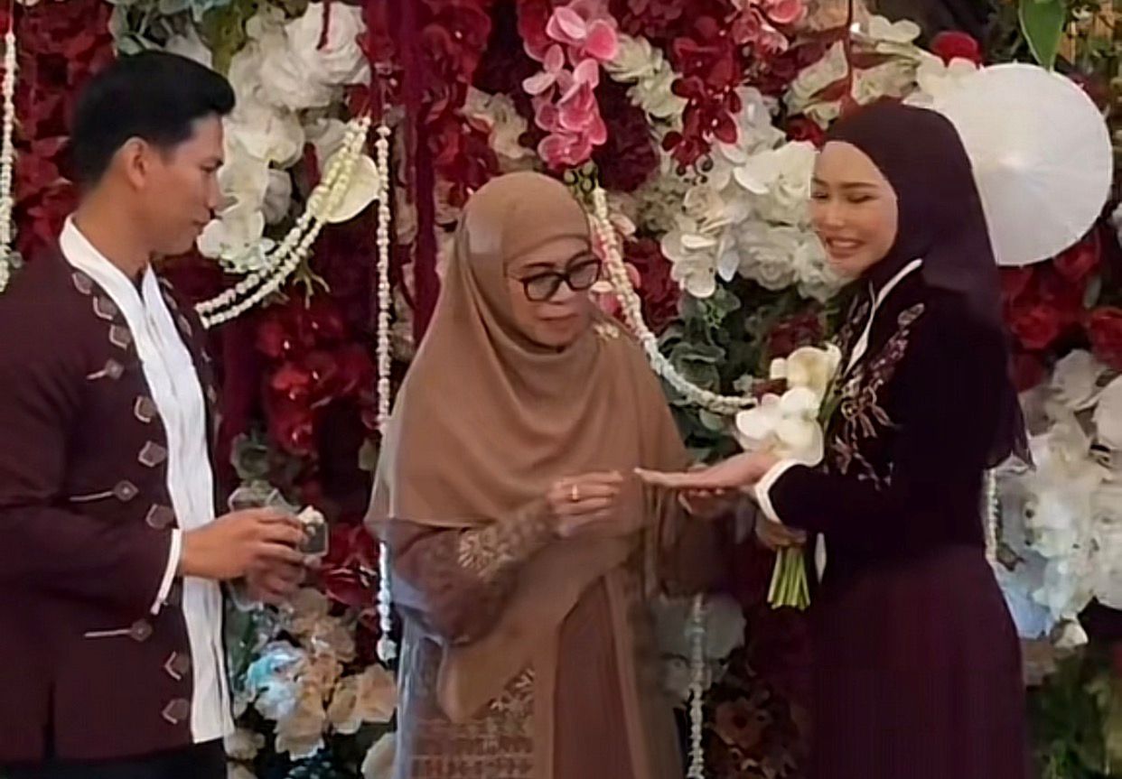 Doa Netizen Membludak Saat Dara Arafah Dilamar Rehan Mubarak, Ada Apa di Balik Senyum Bahagia?