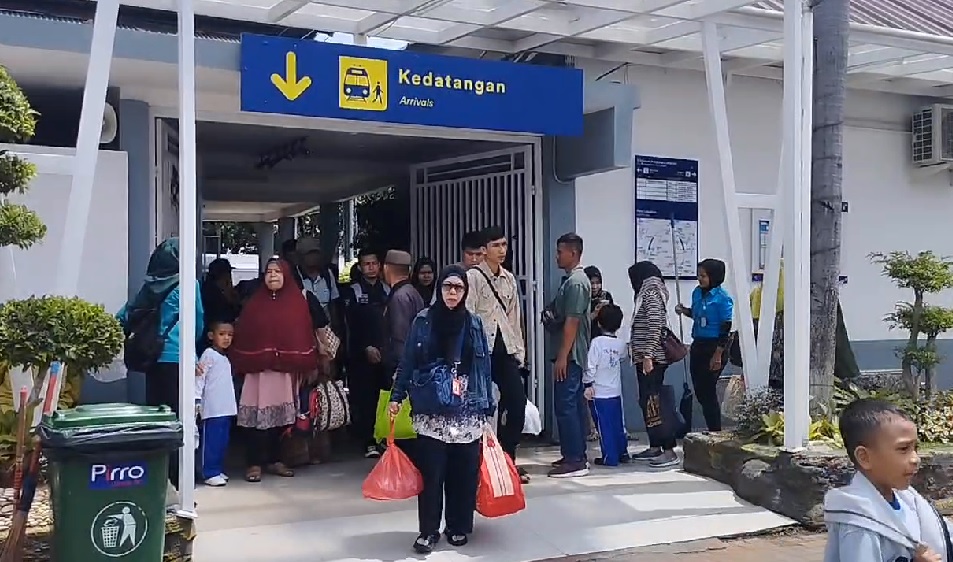 Tiket Ludes, PT KAI Tambah Rangkaian KA Rajabasa dan Kuala Stabas