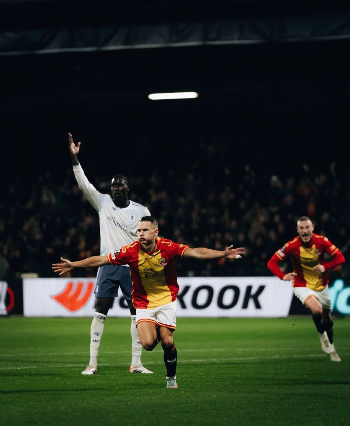 Ahead Eagles Bikin Kejutan! Tumbangkan Aston Villa 2-1 di Liga Europa